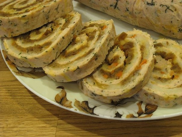 Куриный рулет с овощами