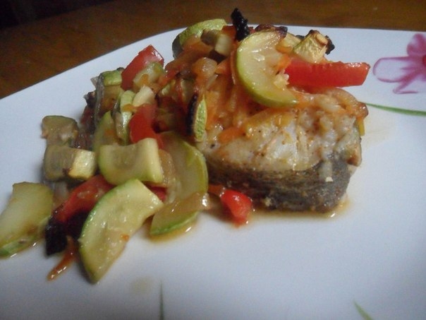 Рыба, запечёная с овощами