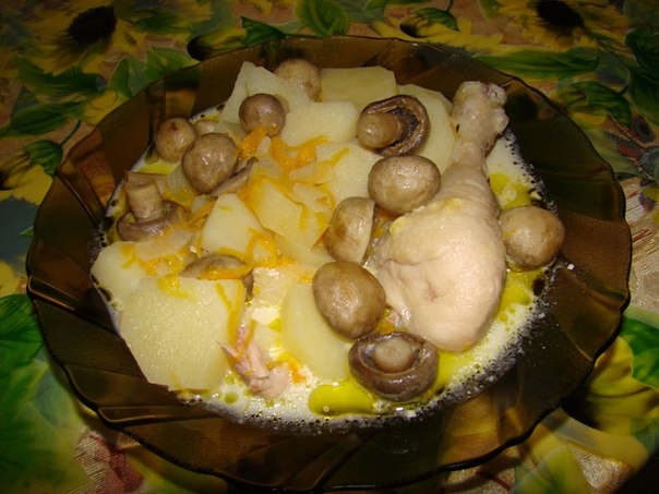 Картошка с курочкой, грибами и в сметанном соусе