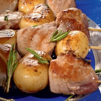 Шашлыки из свинины и картофеля Шашлыки из свинины и картофеля