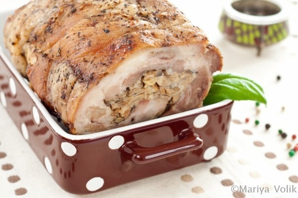 Рулет мясной с яйцом