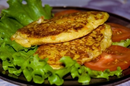 Готовим оладьи со вкусом пиццы.