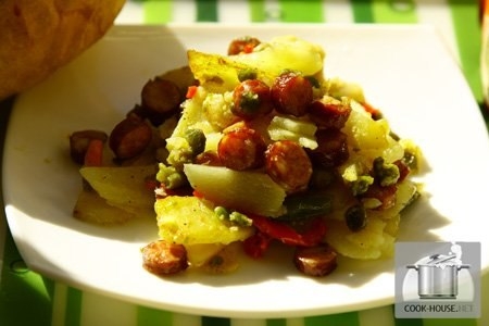Рецепт картошки с овощами и охотничьими колбасками