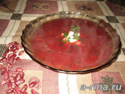 Предлагаю сварить борщ с фасолью. Он вкусный и сытный, хоть и без мяса.