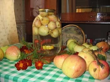 Компот из яблок с барбарисом