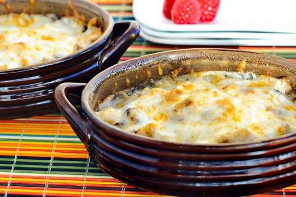 Вкусное сочетание запеченного филе птицы с грибами порадует вас Вкусное сочетание запеченного филе птицы с грибами порадует вас