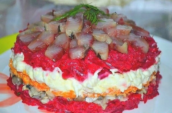 Салат с сельдью: вкуснее, чем привычная нам &laquo;селедка в шубе&raquo;