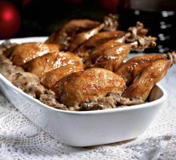 Запеченные перепелки с грибами