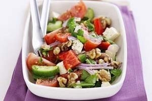 Греческий салат с грецкими орехами Греческий салат с грецкими орехами