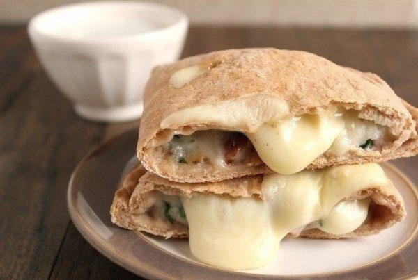 Кальцоне с начинкой из картофельного пюре Кальцоне с начинкой из картофельного пюре