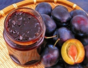 Сливовое повидло с орехами