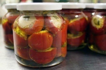 Острый перец, фаршированный анчоусами