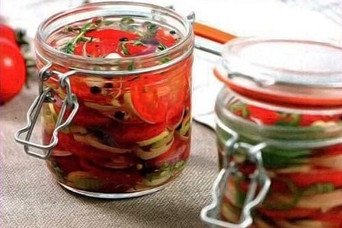 Помидоры маринованные с луком