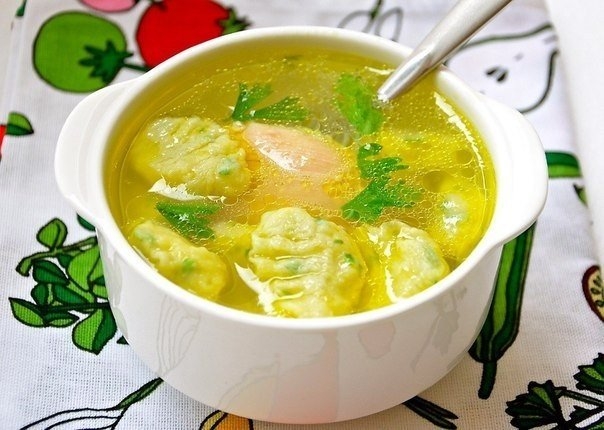 Куриный бульон с шпинатными клецками Куриный бульон с шпинатными клецками