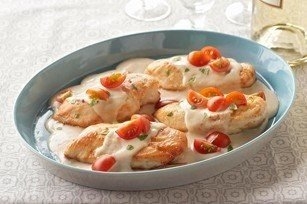 Курица тушенная в соусе из кефира