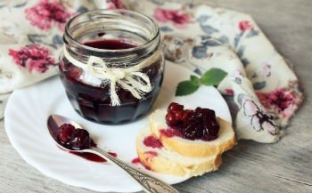 Вишневое варенье с грецким орехом