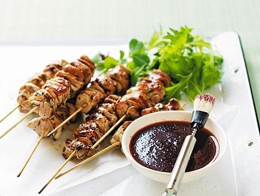 Свиной шашлык в маринаде из красной смородины + соус к мясу Свиной шашлык в маринаде из красной смородины + соус к мясу