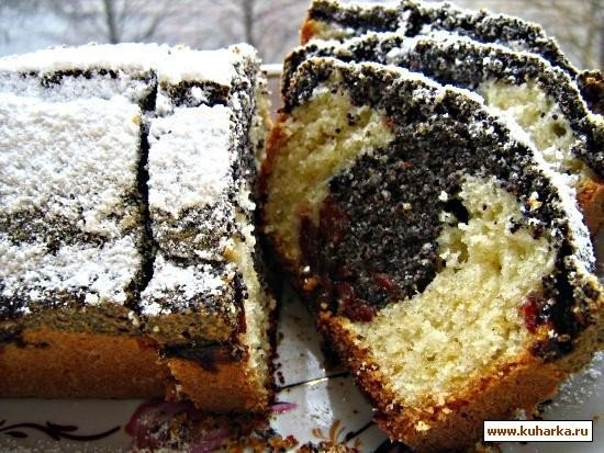 Кекс с маком и вишнями