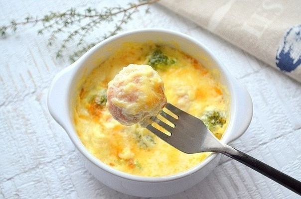Невероятно вкусно! Сочные и нежные рыбные фрикадельки плюс сливочно-сырный соус &mdash; это просто объеден