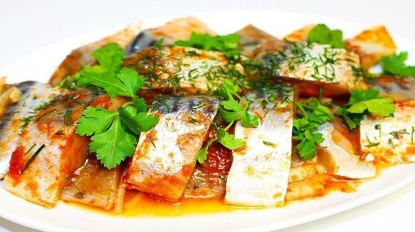 Потрясающе вкусная скумбрия, маринованная в томате, придется по душе всем: от мала до велика. Обязат