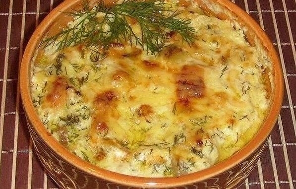 Картошка с курицей и грибами в соусе
