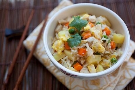 ЖАРЕНЫЙ РИС С КУРИЦЕЙ И АНАНАСОМ ПО-МАЛАЙСКИ ЖАРЕНЫЙ РИС С КУРИЦЕЙ И АНАНАСОМ ПО-МАЛАЙСКИ
