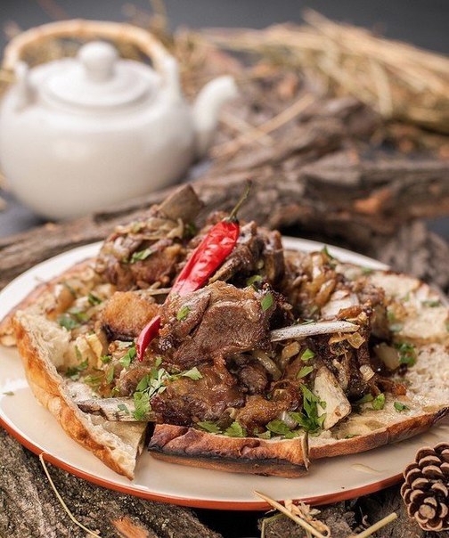 Бараньи ребрышки с луком