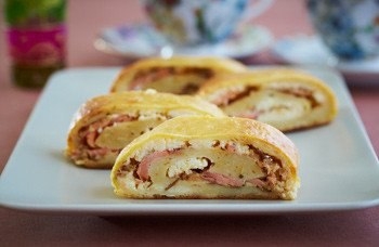 Картофельный рулет с форелью