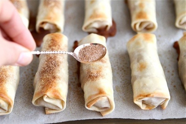 Запеченные блины с яблоками и корицей