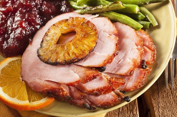 Свинина, запеченная под ананасами