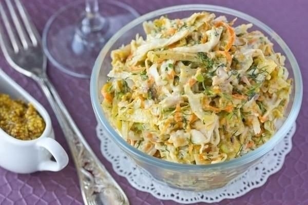 Салат с копчёной курицей и лавашом