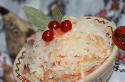 КВАШЕННАЯ КАПУСТА С МОРКОВКОЙ