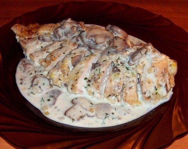 Куриные грудки в сметане с грибами, вкуснятина :)