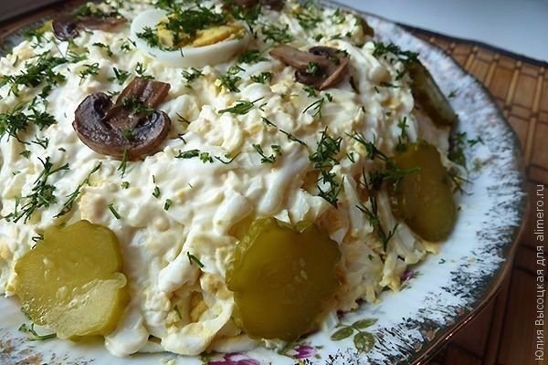 Печеночный слоеный салат