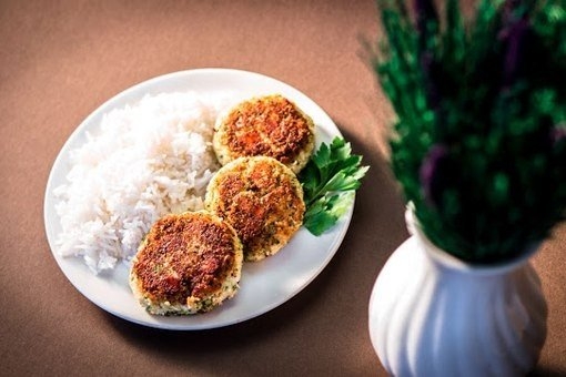 КОТЛЕТЫ ИЗ ЦВЕТНОЙ КАПУСТЫ И АДЫГЕЙСКОГО СЫРА. КОТЛЕТЫ ИЗ ЦВЕТНОЙ КАПУСТЫ И АДЫГЕЙСКОГО СЫРА.