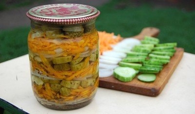 Маринованный салат из огурцов