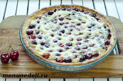 Тарт с вишней и заварным кремом
