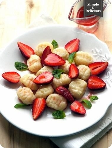 Ньокки с клубникой и мятой Ньокки с клубникой и мятой