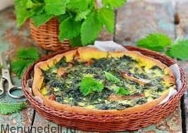 Киш с беконом и крапивой
