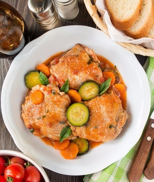 РАГУ ИЗ КУРИЦЫ С МОРКОВЬЮ И ЦУККИНИ.