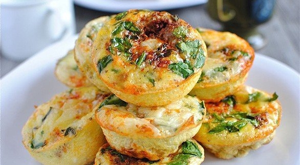 Мини запеканки со шпинатом и беконом