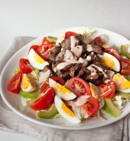 Салат из капусты с куриной печенью