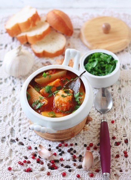 Томатный суп с судаком и картофелем