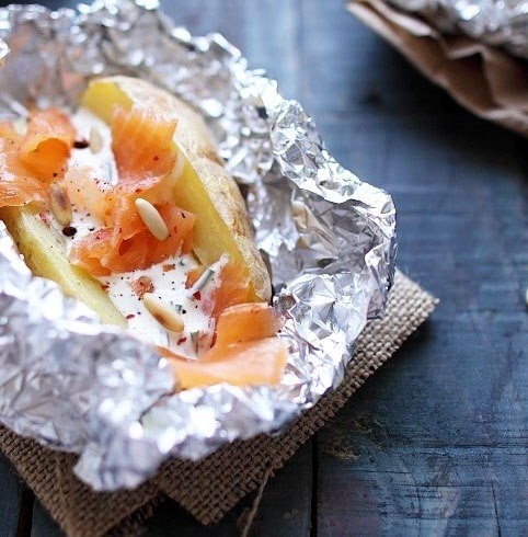 Запеченный картофель с лососем