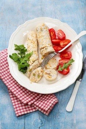 Куриные колбаски с горошком