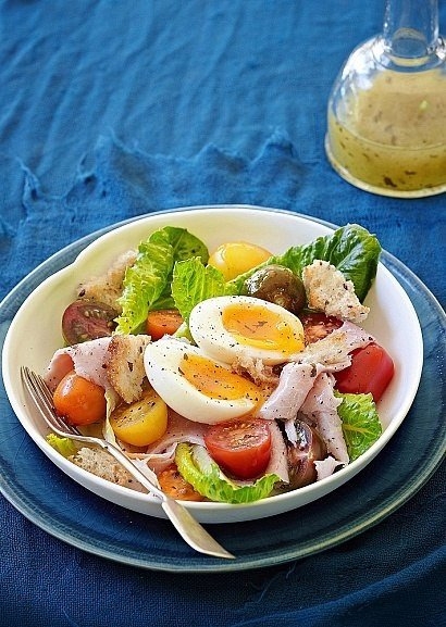 Салат с ветчиной и яйцами