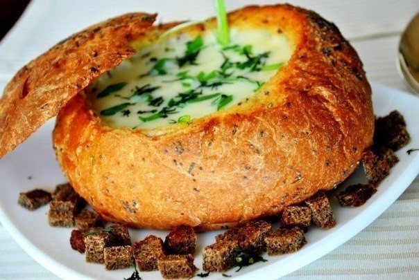 Картофельный суп-пюре в горшочках из хлеба