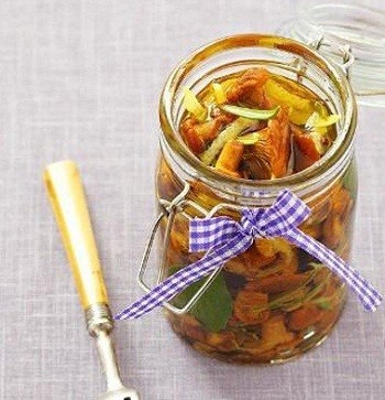 Лисички маринованные Лисички маринованные