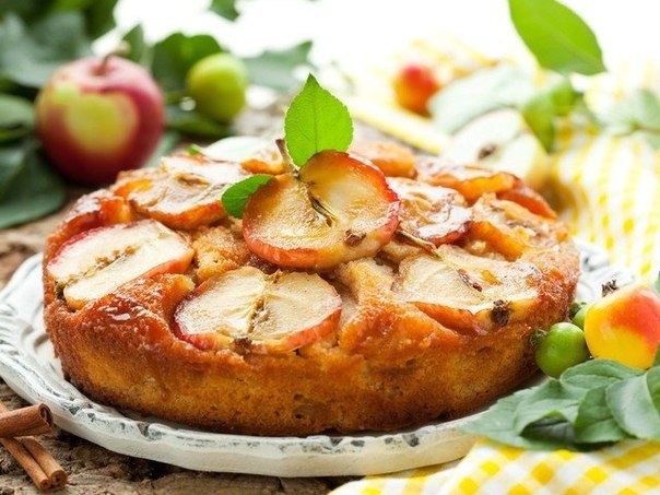 Шарлотка с яблоками для ленивых