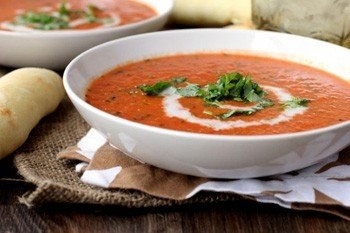 Борщ с тушенкой и свежей капустой